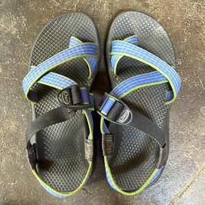 Women’s Chacos size 6